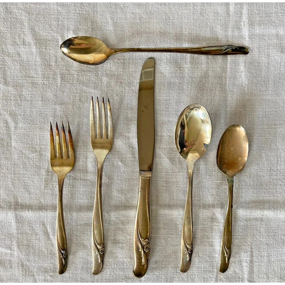 35 PC WM Rogers International Exquisite Reinforced Silverplate w Iced Tea Spoons
